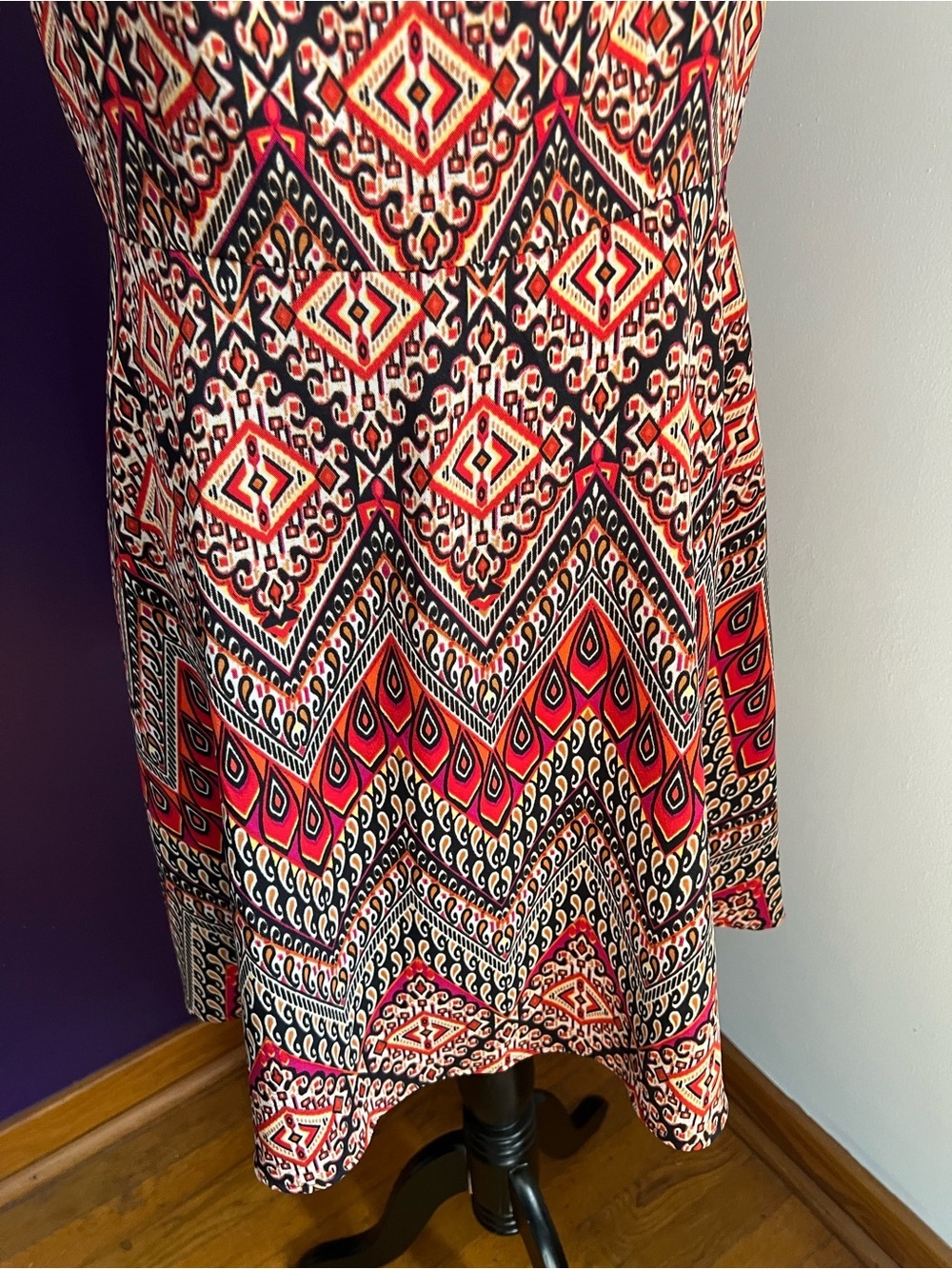 CB Signature Red, Black and Cream Geometric Sleeveless Dress - Picture 4 of 9